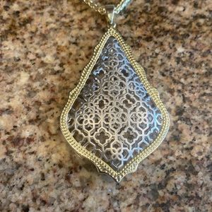 Gorgeous Kendra Scott long necklace - like new condition. 🤩